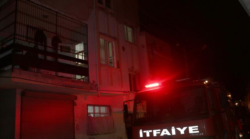 Adana'da dehşete düşüren olay! Önce eşine saldırdı, sonra evi ateşe verdi