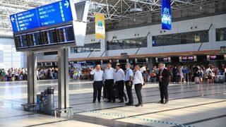 Antalya Büyükşehir Belediye Başkanı Menderes Türel'den 'Gökten turist yağıyor' paylaşımı