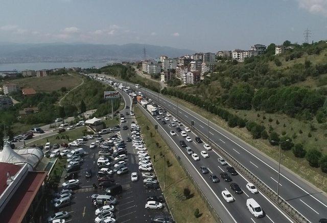 Kocaeli'de trafik adım adım ilerledi