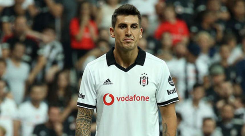 Beşiktaş'ta Enzo Roco yedeğe &ccedil;ekiliyor