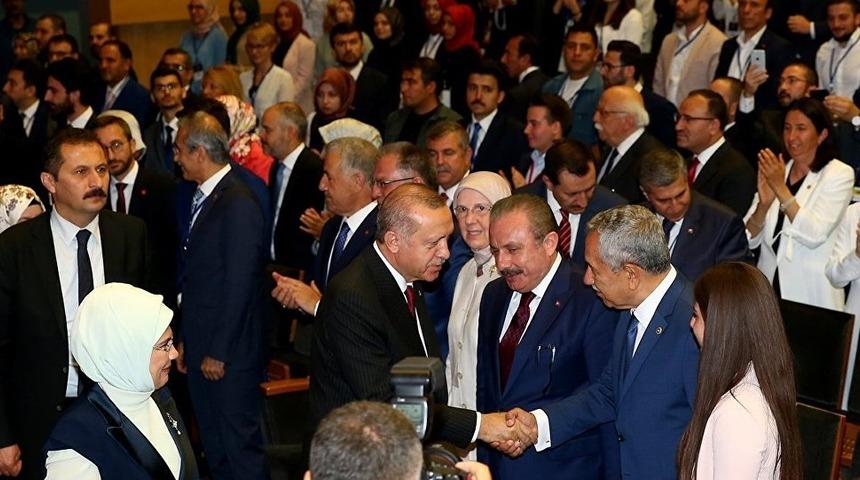 AK Parti kongresine katılan Bülent Arınç'tan sitem: Bir karede bile yer almadık