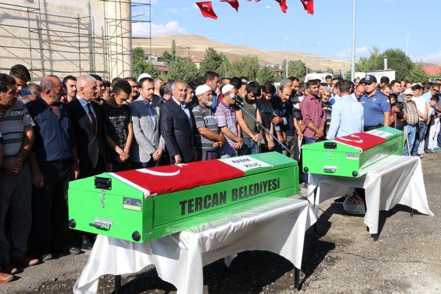 Tercan'daki katliamda ölen 2 kişi toprağa verildi 