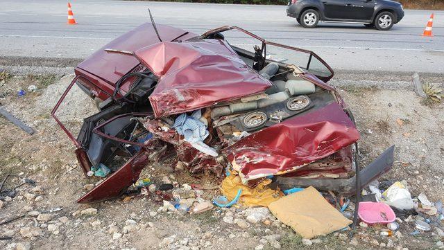 Kütahya'da geri gelen otomobile TIR çarptı: 2 ölü, 4 yaralı