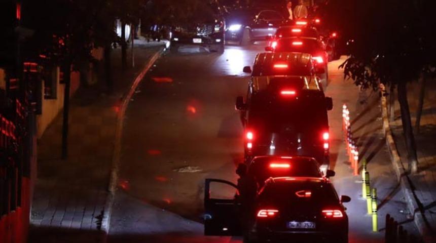 Cumhurbaşkanı Erdoğan, İstanbul'a gelir gelmez yeni doğan torununu hastanede ziyaret etti