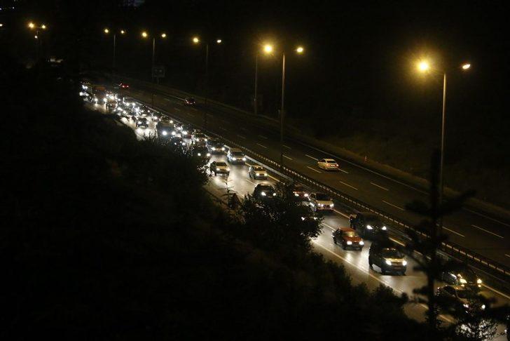 Yollarda Kurban Bayramı trafiği  G1
