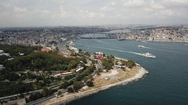 İlk Atatürk heykelini çeviren metal paravanlar 14 yıl sonra kaldırıldı 2