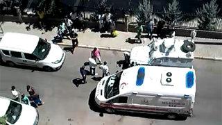 Genç kızın fotoğrafını çekip şantaj yaptı! Linçten son anda kurtuldu