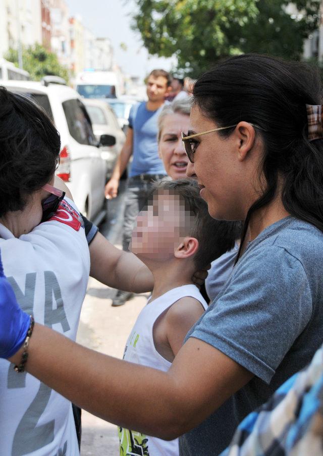 Annesinin intihar girişimini gözyaşlarıyla izledi