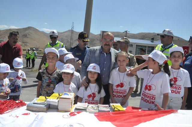 Bitlis Valisi Ustaoğlu, 'Kırmızı Düdük' uygulamasına katıldı