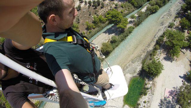 Engelli öğretmen, bungee jumping heyecanını kaval ve türküyle yendi 1