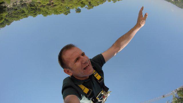 Engelli öğretmen, bungee jumping heyecanını kaval ve türküyle yendi 3