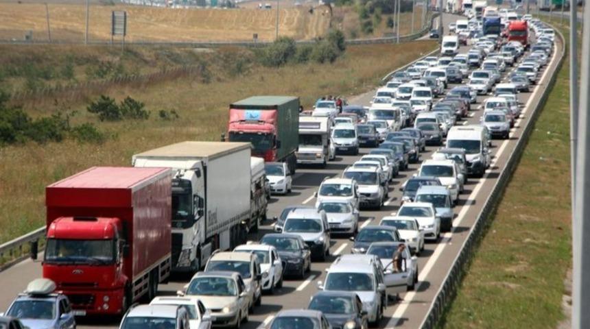 TEM'de 30 kilometrelik araç kuyruğu oluştu!