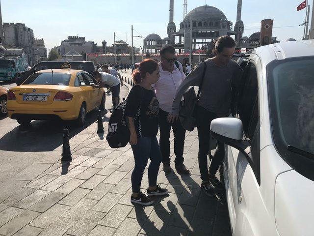 (ÖZEL) Taksim'de duygu sömürüsüne gözaltı