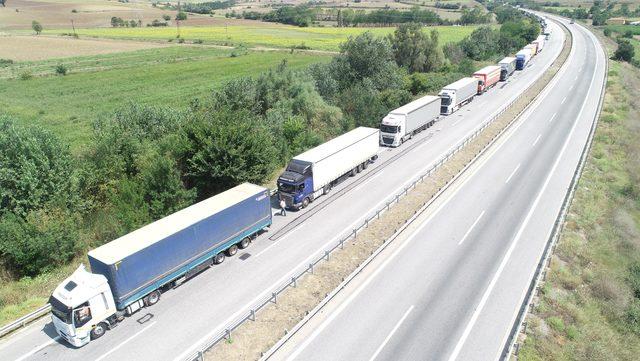 Kapıkule'de 18 kilometre TIR kuyruğu