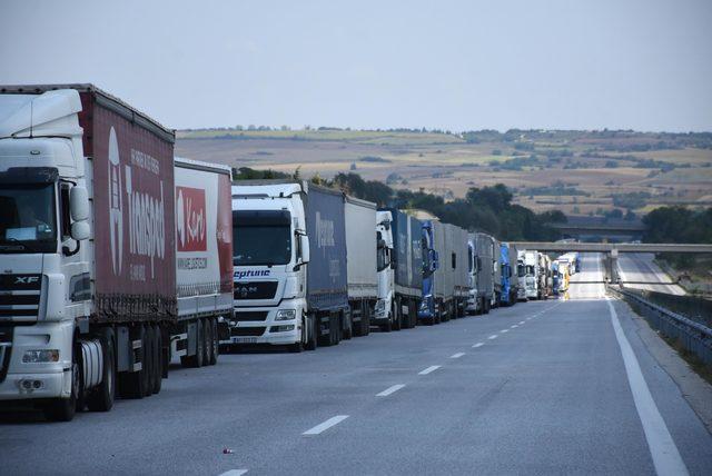 Kapıkule'de 18 kilometre TIR kuyruğu