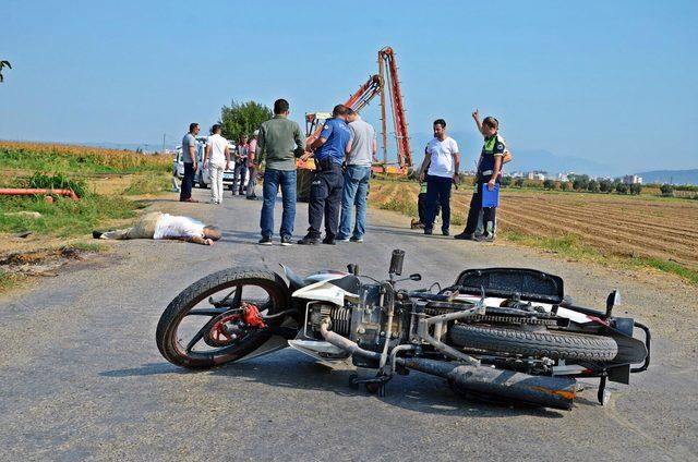 Traktöre çarpan motosikletin sürücüsü öldü