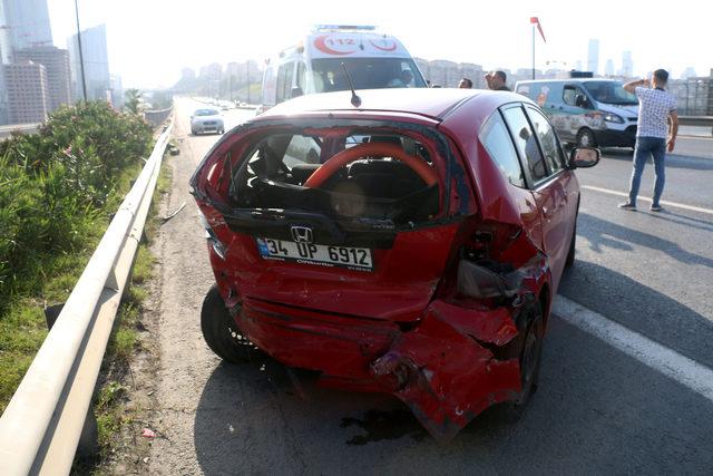 Boş yolda yarışan sürücülerden biri kaza yaptı