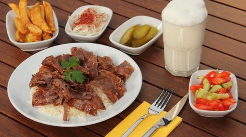 Uzmanlar uyarıyor: Kurban Bayramı'nda gazlı içecek yerine ayran, hamur yerine sütlü tatlılar tüketin