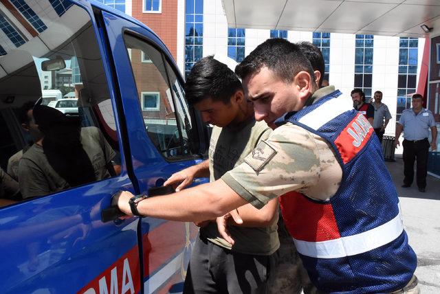 Cinayet şüphelisinin evini ateşe verip, müdahaleye giden itfaiye ekibine saldırdılar