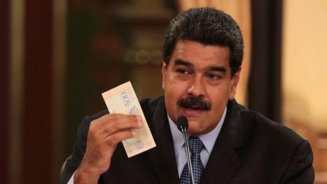 Venezuela lideri Nicolas Maduro yeni para birimi Egemen Bolivar'ı tanıttı.