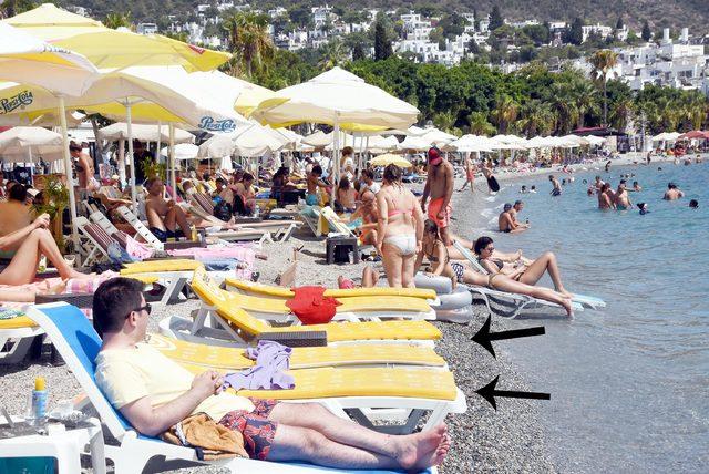 Bodrum'da halk plajında şezlongdan ücret talebi iddiası