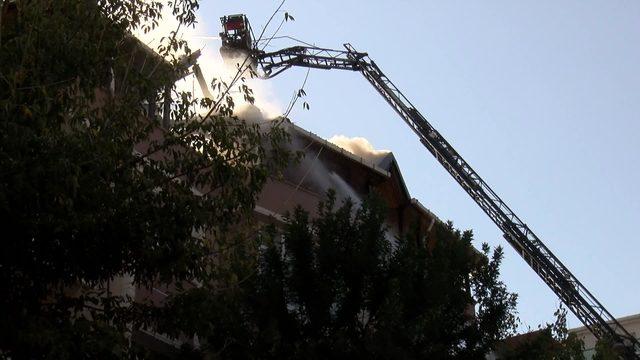 Avcılar'da 4 katlı binada yangın (1)