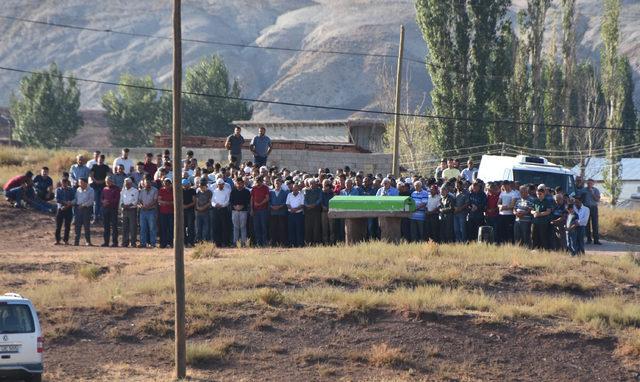 Cinayet şüphelisinin evini ateşe verip, müdahaleye giden itfaiye ekibine saldırdılar (3)