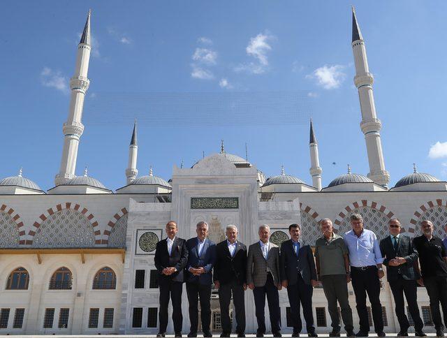 TBMM Başkanı Yıldırım Çamlıca Camii ve Kule inşaatını inceledi