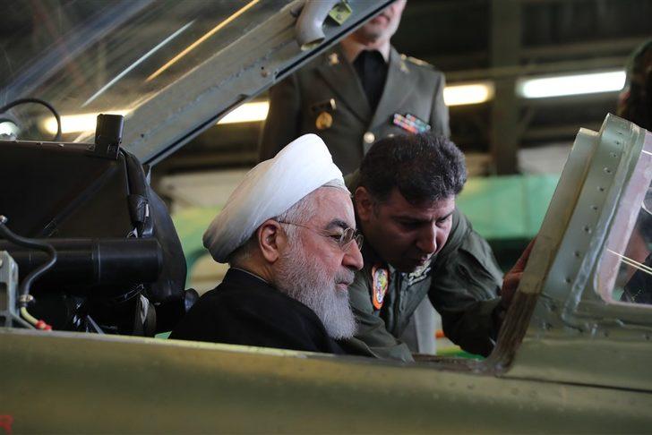 İran yerli savaş uçağını tanıttı