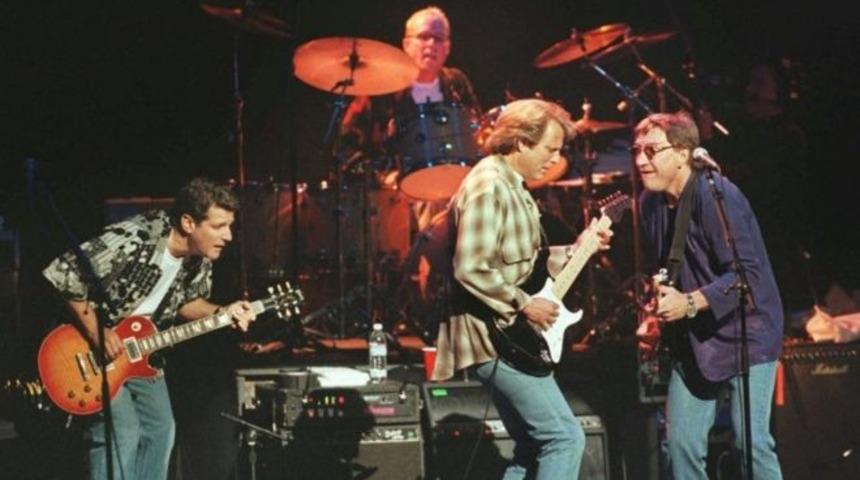 Eagles 'En &Ccedil;ok Satan Alb&uuml;m' rekorunu Michael Jackson&rsquo;dan aldı