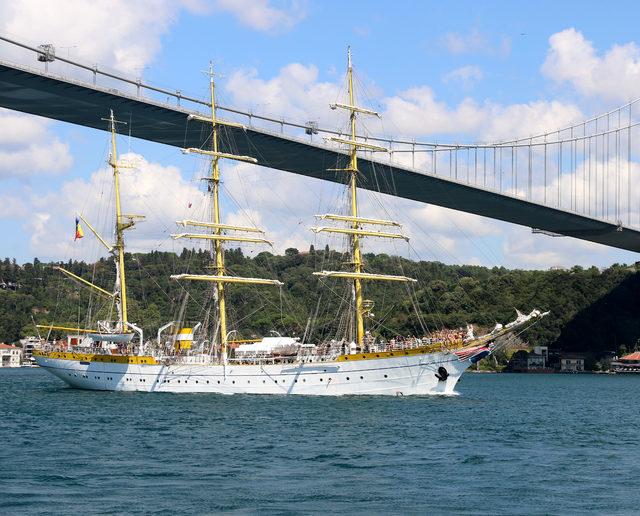 Boğaz da ilgi çeken gemi; dünyada sadece 5 tane var 3