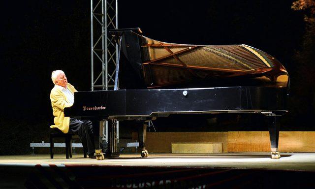 Gümüşlük te Alman piyano virtüözü Richter sahneye çıktı 1