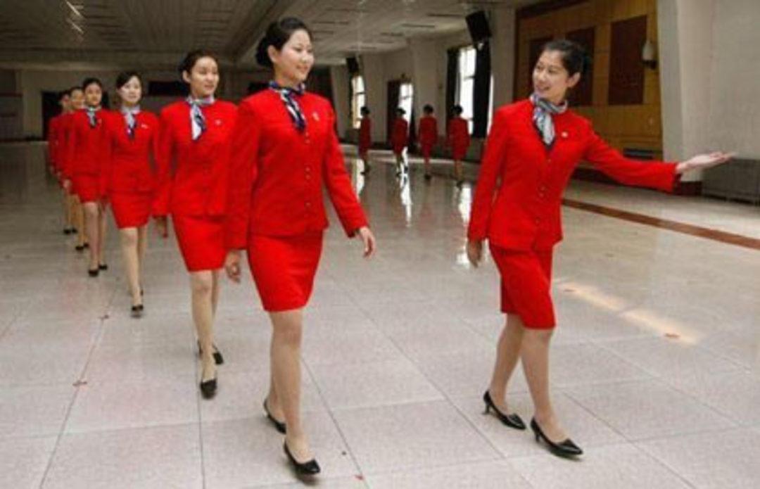 Японская школа стюардесс. Китайские стюардессы. Японские стюардессы в новой форме. Школа стюардесс Китай.