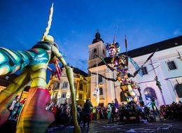 İzmir Enternasyonal'de ziyaretçileri, robot 'Dev Çekirge' karşılayacak