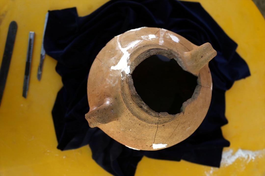 Karah&uuml;y&uuml;k'te 3 bin yıllık 'urne' mezar bulundu