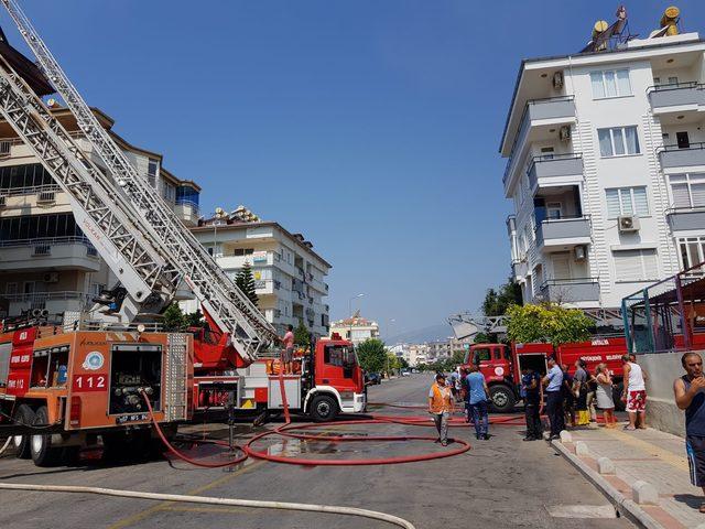 Alanya'da 5 katlı otelde yangın