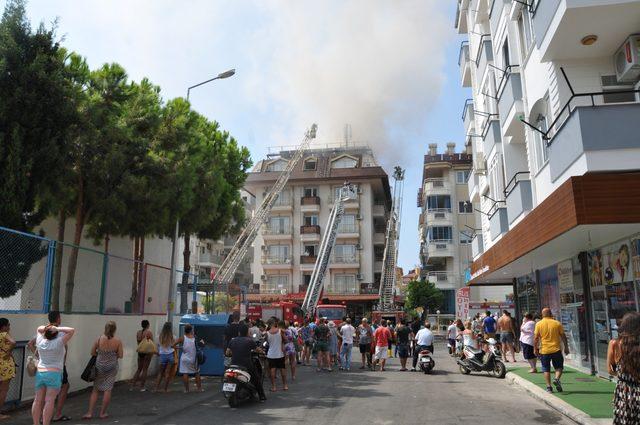 Alanya'da 5 katlı otelde yangın