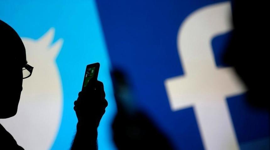 Facebook ve Twitter yüzlerce hesabı sildi!