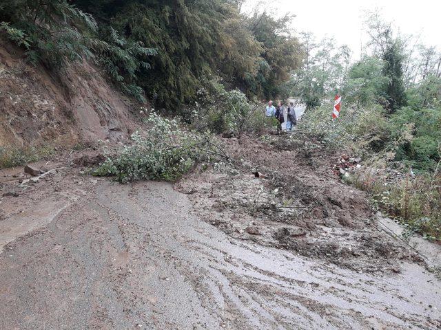 Trabzon’da sel ve heyelan; karayolu ulaşıma kapandı (3)