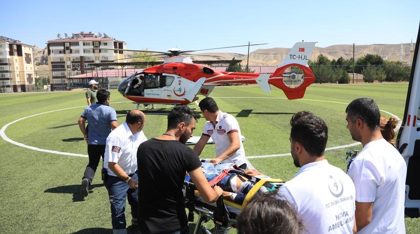 Minib&uuml;se &ccedil;arpan motosikletteki Serkan &ouml;ld&uuml;, ağabeyi Doğukan ağır yaralı