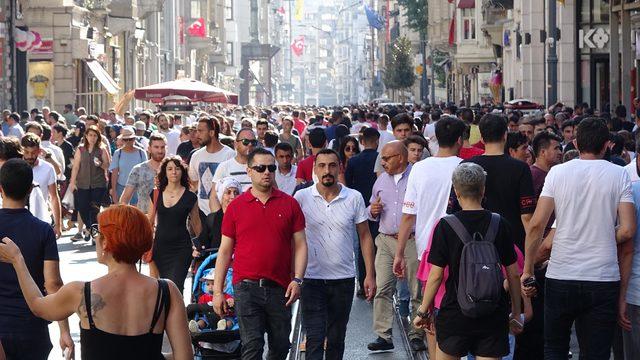 Taksim'de adım atacak yer kalmadı