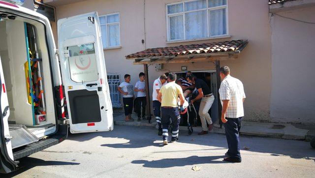 Borç-alacak kavgasında 3 akrabasını bacaklarından yaraladı