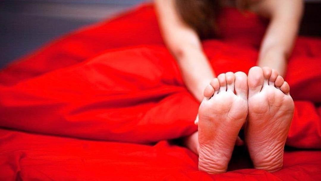 Huzursuz bacak sendromu neden olur? Huzursuz bacak sendromu tedavisi var mı? Huzursuz bacak sendromu belirtileri nelerdir? Huzursuz bacak sendromu nedir?