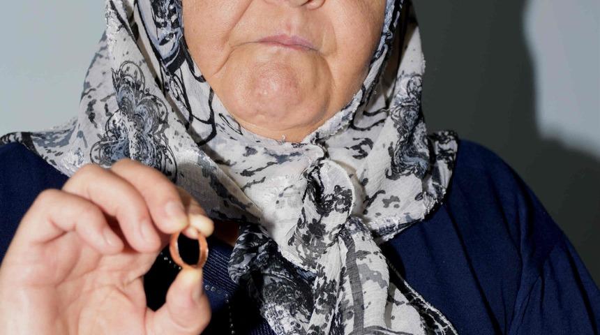 Eşinden yadigar kayıp alyansa kavuştu