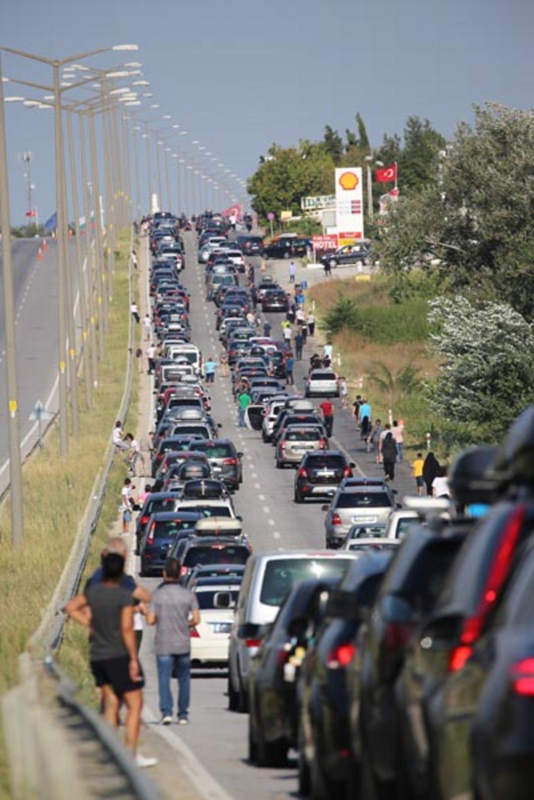 Bu nasıl kalabalık? Kuyruğun sonu g&ouml;z&uuml;km&uuml;yor! 