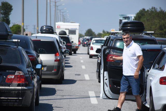 Kapıkule'de çift sıra 6 kilometrelik gurbetçi kuyruğu