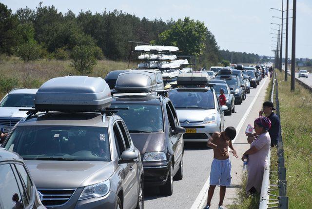 Kapıkule'de çift sıra 6 kilometrelik gurbetçi kuyruğu