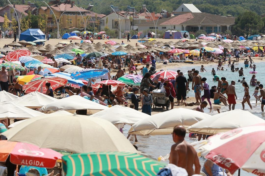 İğne atsan yere d&uuml;şm&uuml;yor!