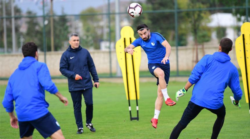 Mehmet Altıparmak: Gol atmakta &ccedil;ok sorunumuz yok ama &ccedil;ok gol yiyoruz