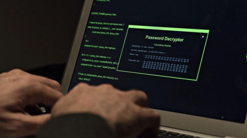 Apple hackerına hapis cezası!